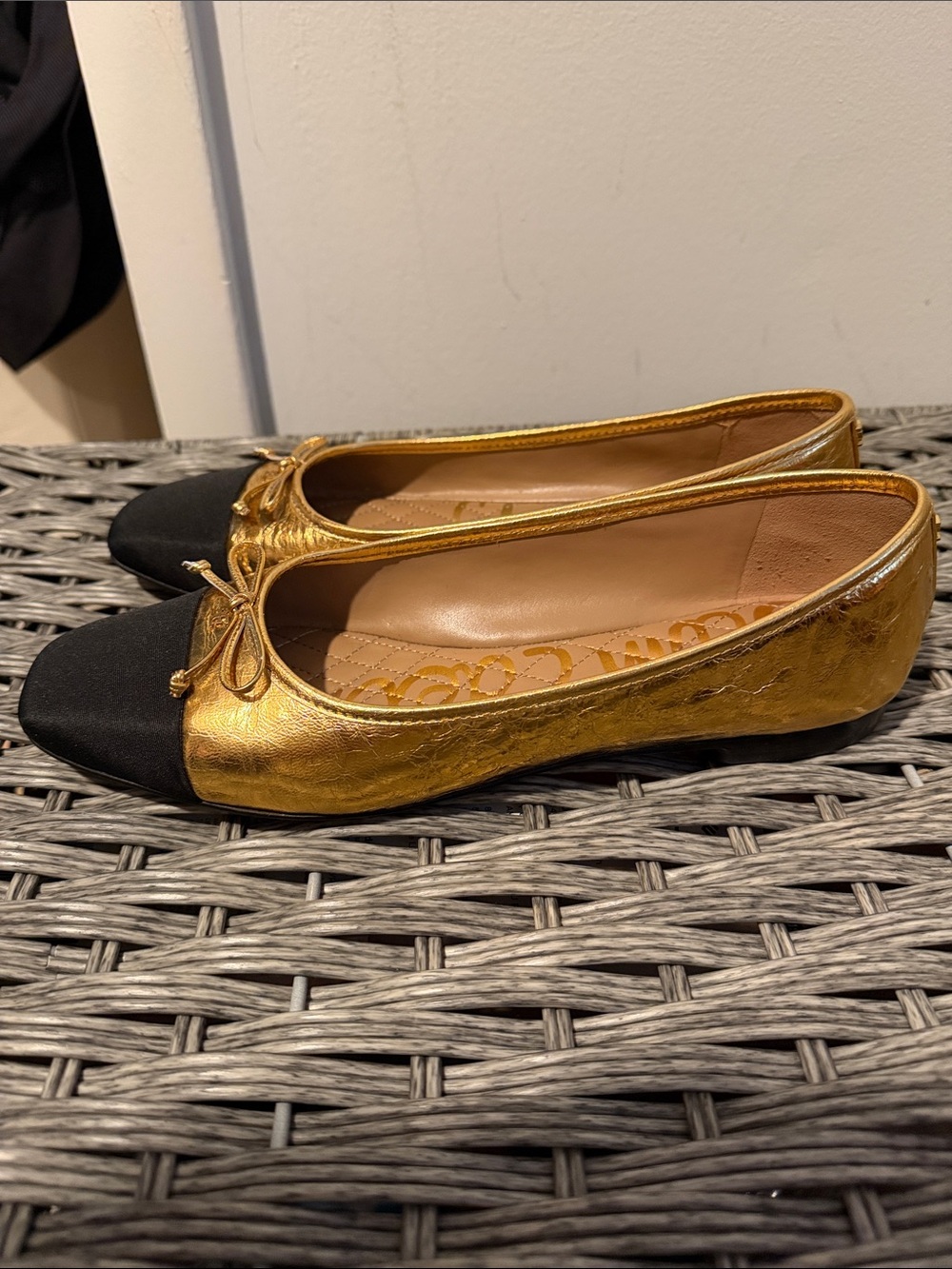 Sam Edelman Metallic Gold Ballet Flat with Black Cap Toe size 8.5 - Picture 3 of 8